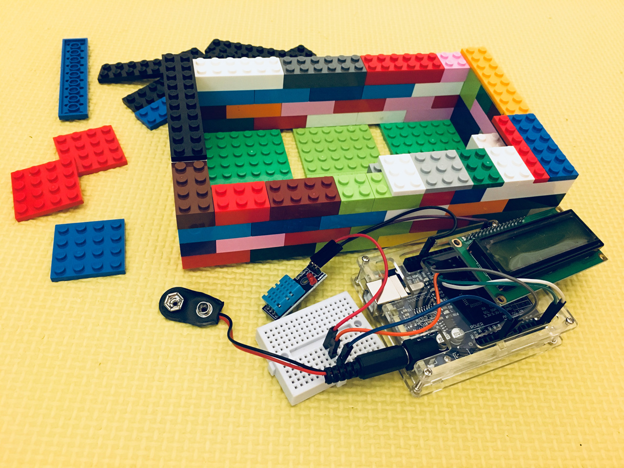 Temp / Humidity LCD Box — Arduino + LCD + DHT11 + Lego